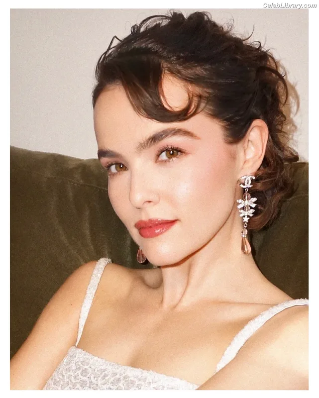 Zoey Deutch photo 13 of 1461