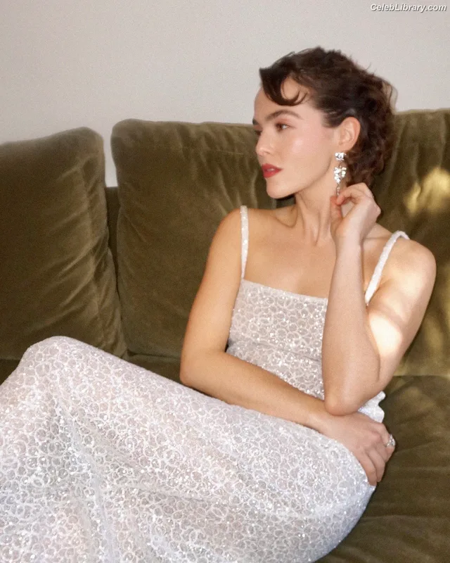 Zoey Deutch photo 14 of 1461