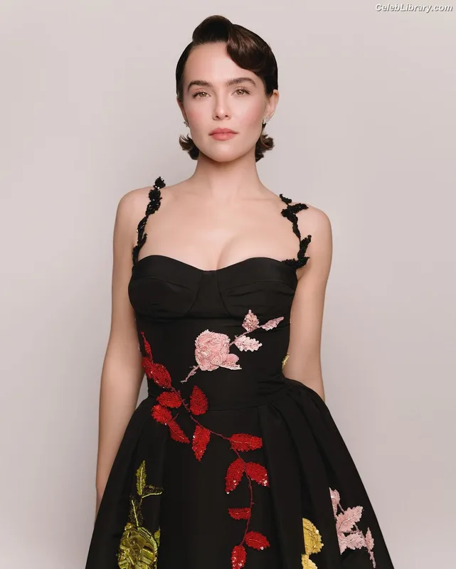 Zoey Deutch photo 2 of 1461