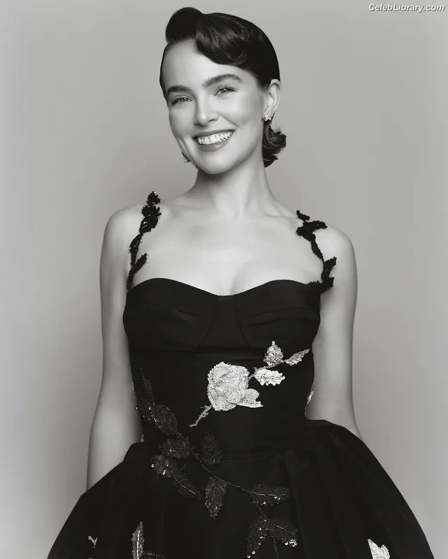 Zoey Deutch photo 5 of 1461