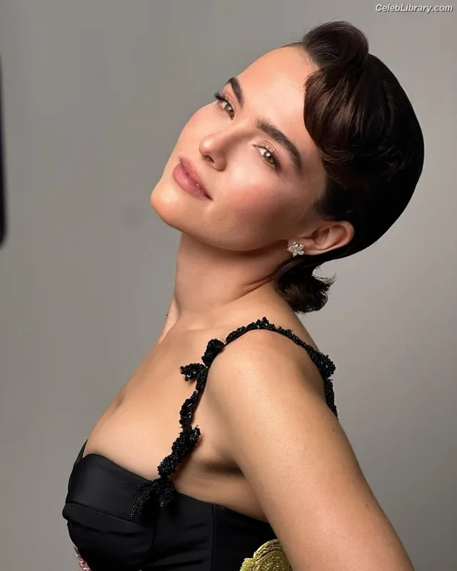 Zoey Deutch photo 9 of 1461