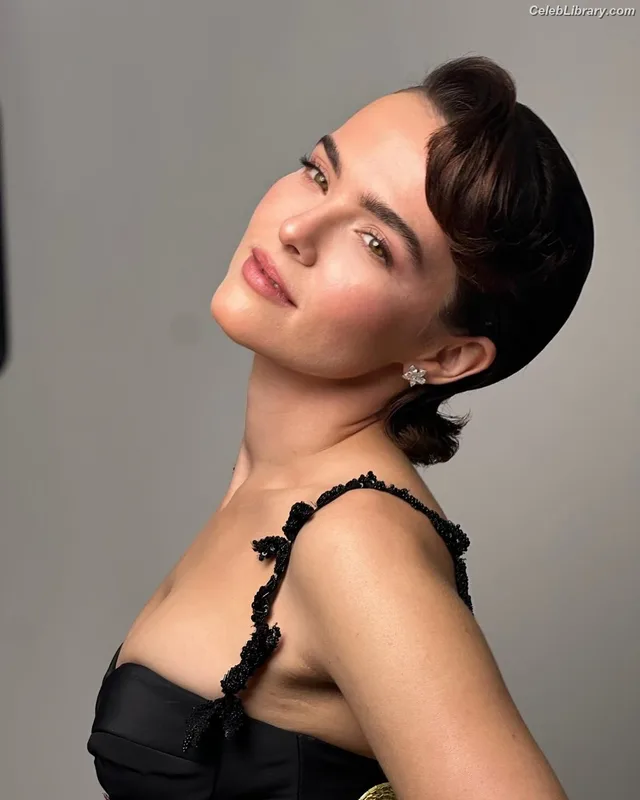 Zoey Deutch photo 10 of 1461