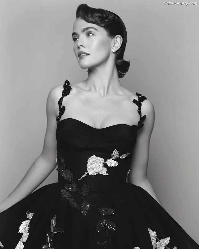 Zoey Deutch photo 12 of 1461