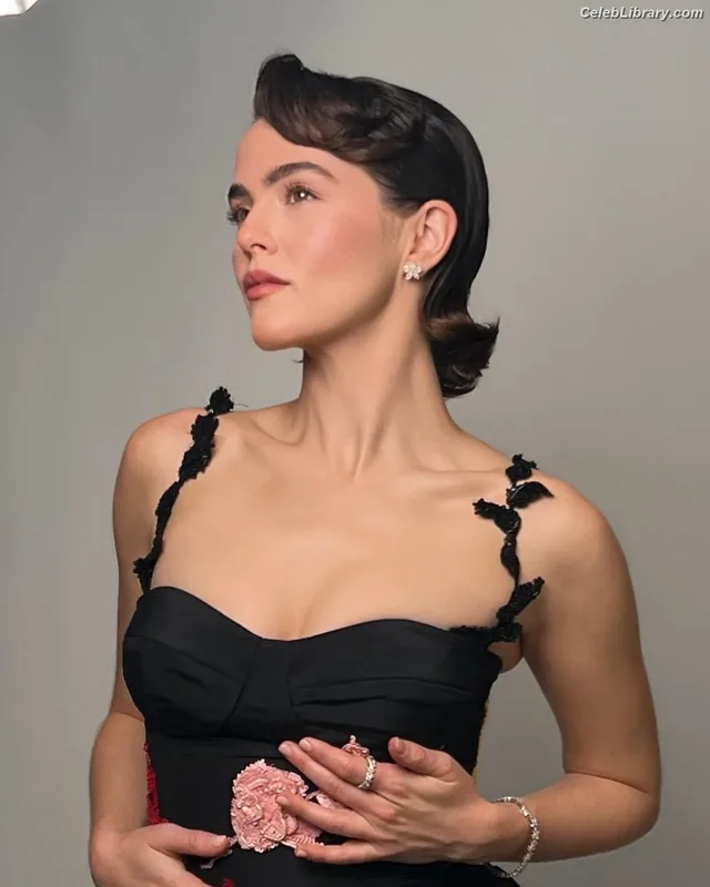 Zoey Deutch photo 13 of 1461