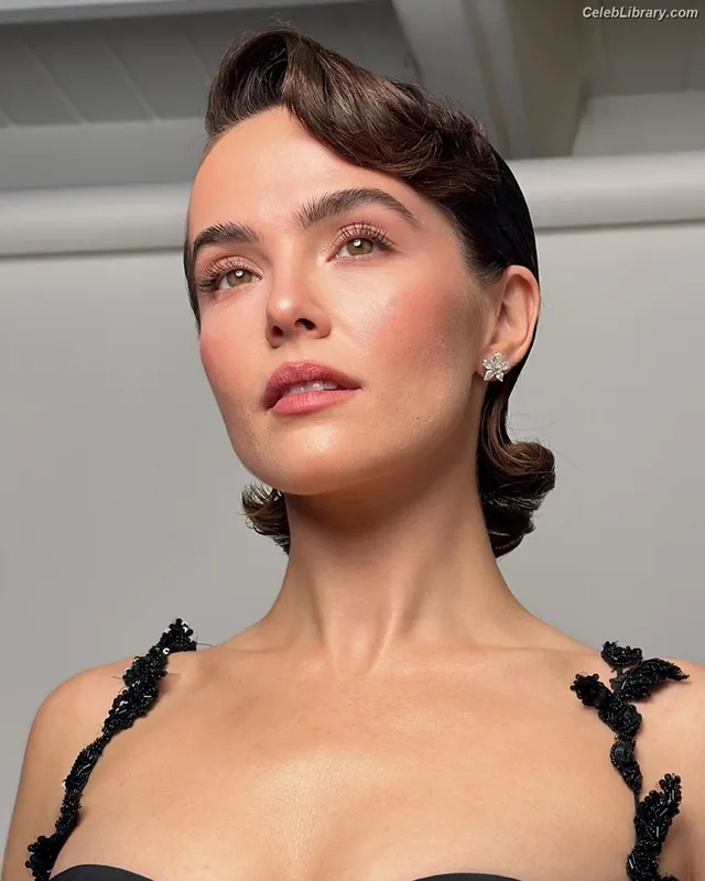 Zoey Deutch photo 15 of 1461