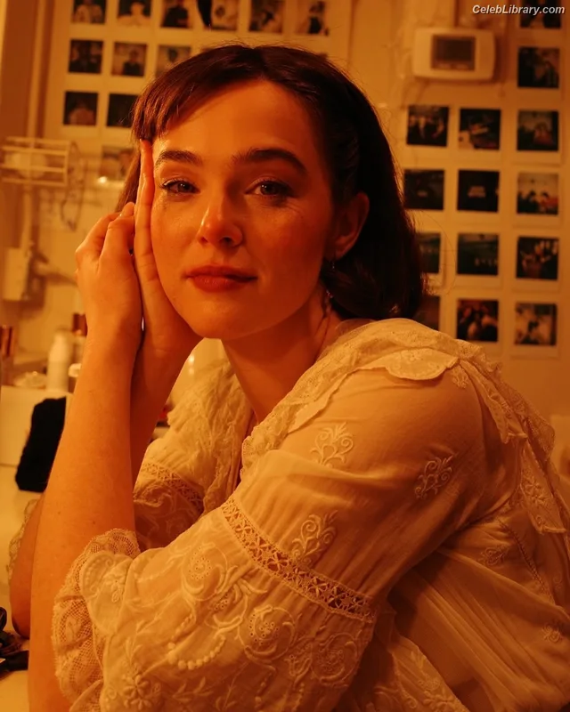 Zoey Deutch photo 17 of 1461