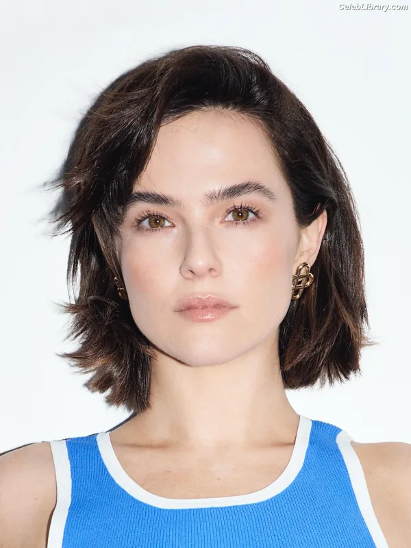 Zoey Deutch photo 5 of 1461
