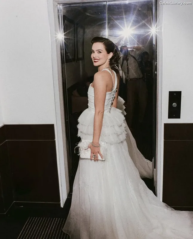 Zoey Deutch photo 1 of 1461