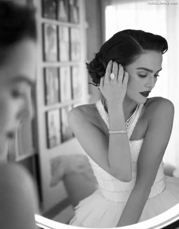 Zoey Deutch photo 4 of 1461