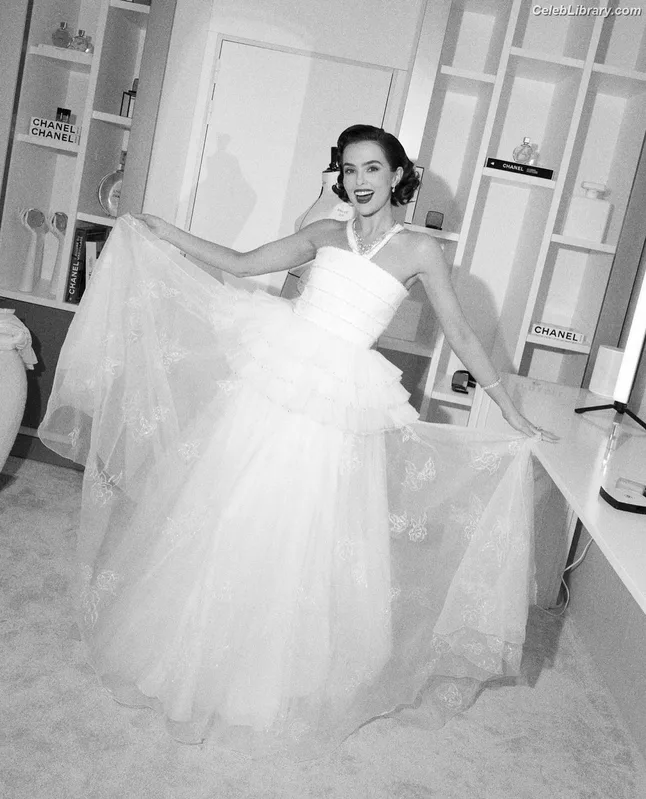 Zoey Deutch photo 6 of 1461
