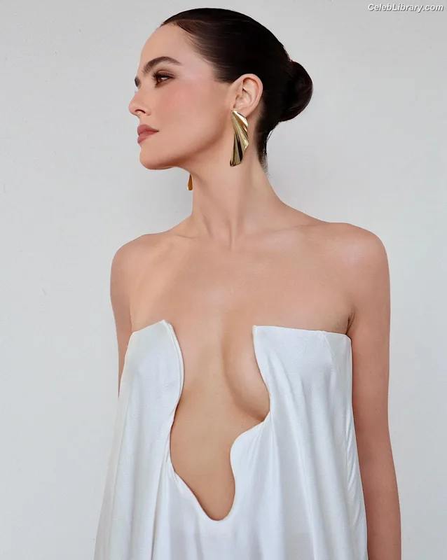Zoey Deutch photo 24 of 1461