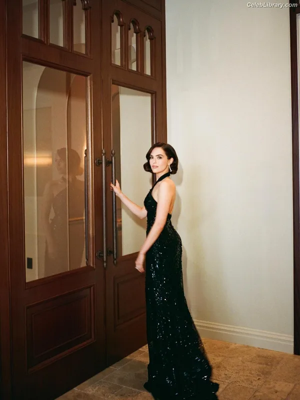 Zoey Deutch photo 21 of 1461