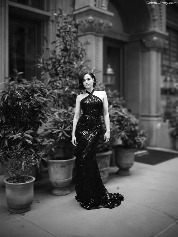 Zoey Deutch photo 2 of 1461