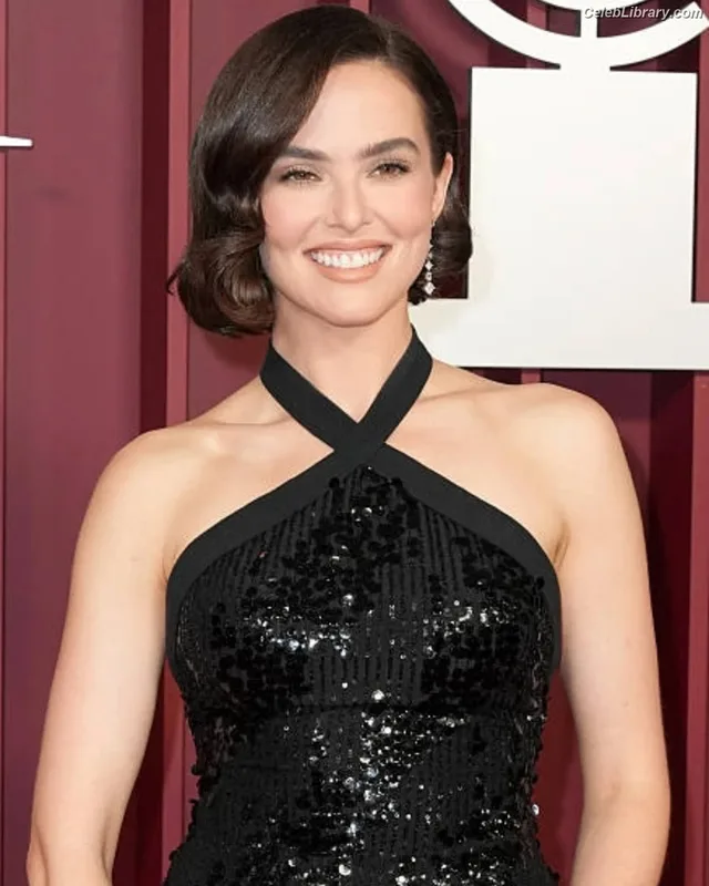 Zoey Deutch photo 3 of 1461