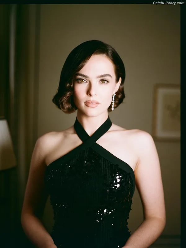 Zoey Deutch photo 4 of 1461