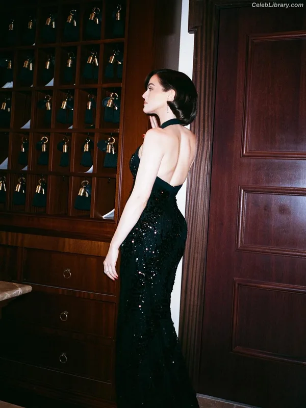 Zoey Deutch photo 6 of 1461