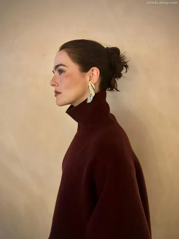 Zoey Deutch photo 22 of 1461