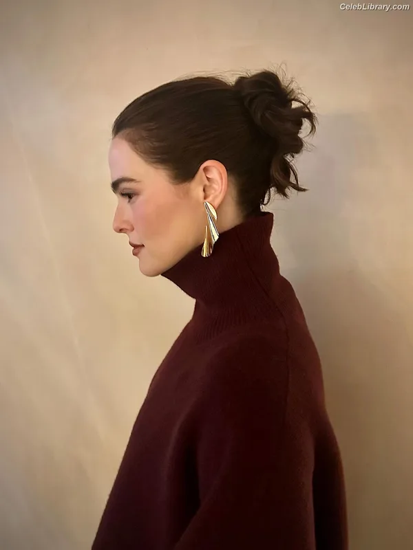 Zoey Deutch photo 10 of 1461