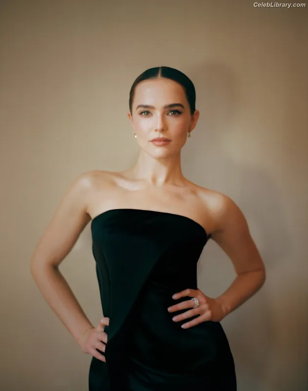 Zoey Deutch photo 12 of 1461
