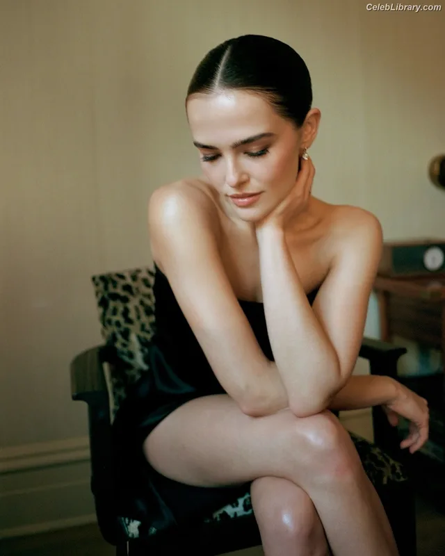 Zoey Deutch photo 15 of 1461