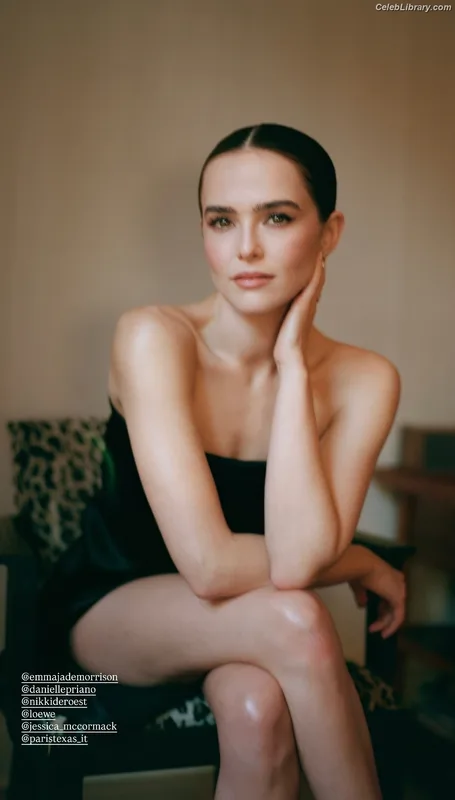 Zoey Deutch photo 16 of 1461