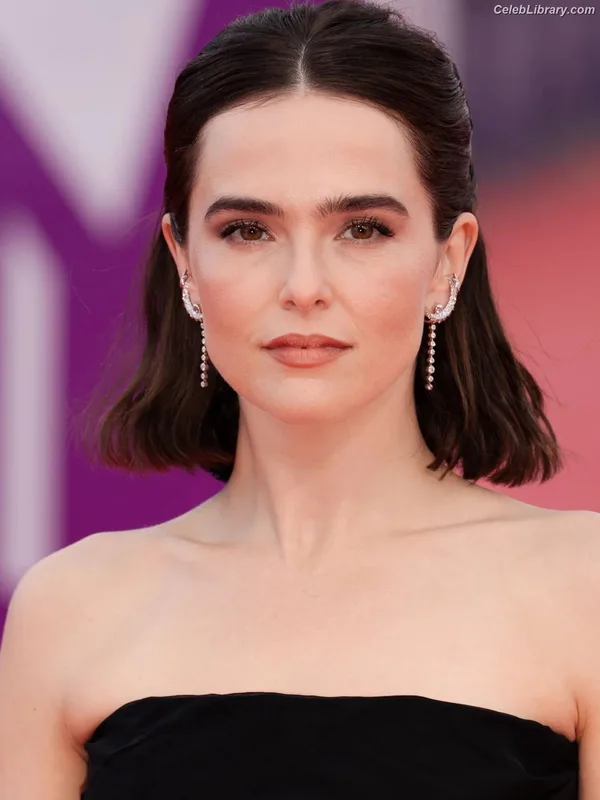 Zoey Deutch photo 20 of 1461