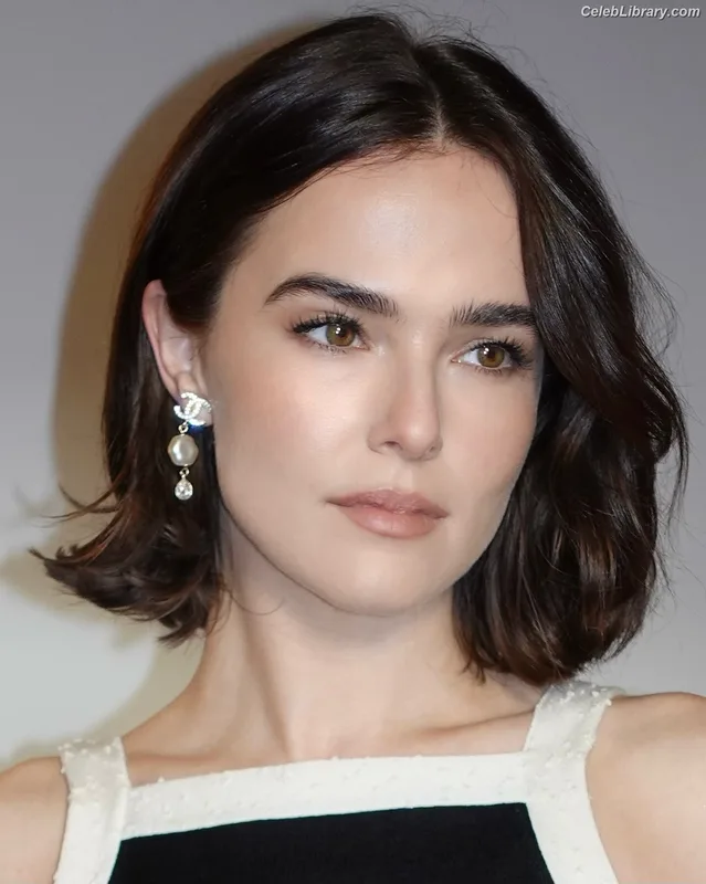 Zoey Deutch photo 2 of 1461