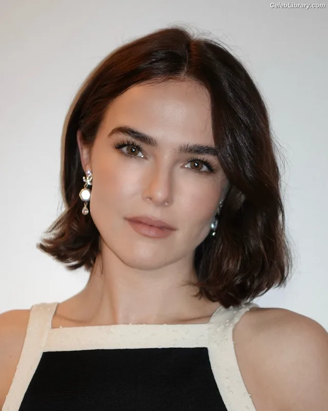 Zoey Deutch photo 7 of 1461