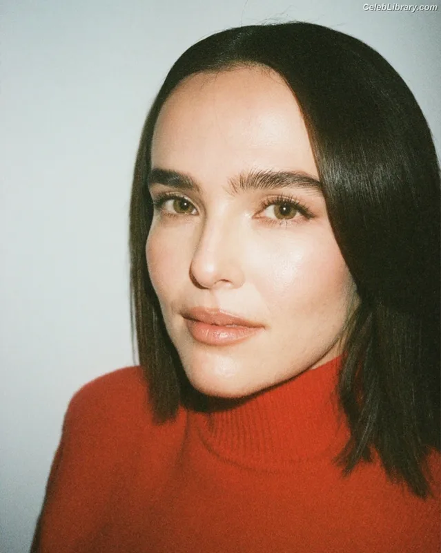 Zoey Deutch photo 19 of 1461