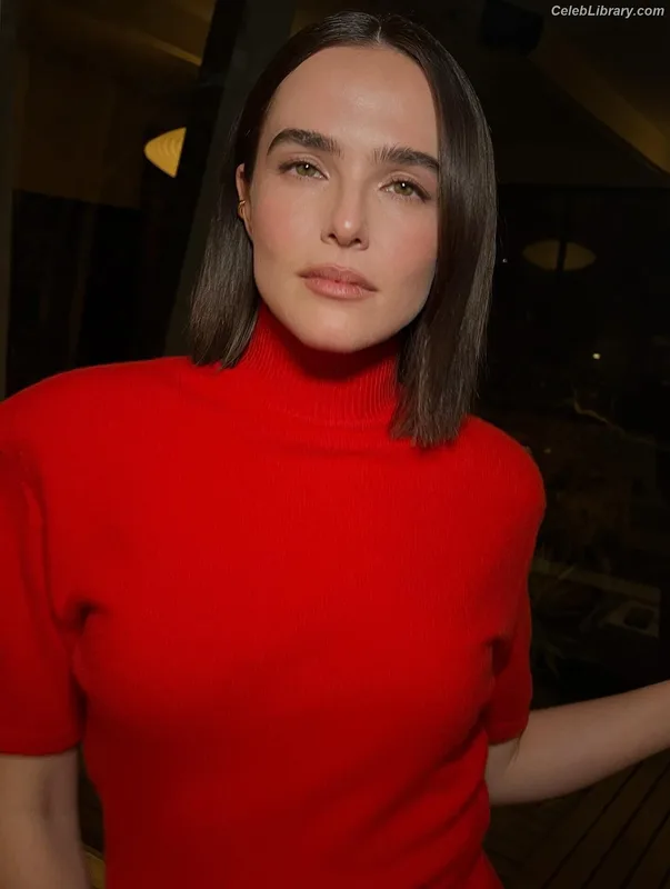 Zoey Deutch photo 23 of 1461