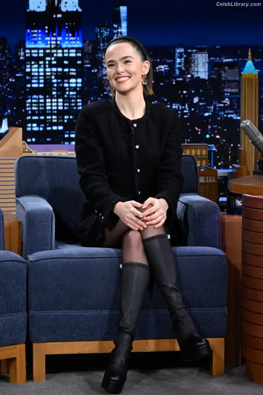 Zoey Deutch photo 11 of 1461