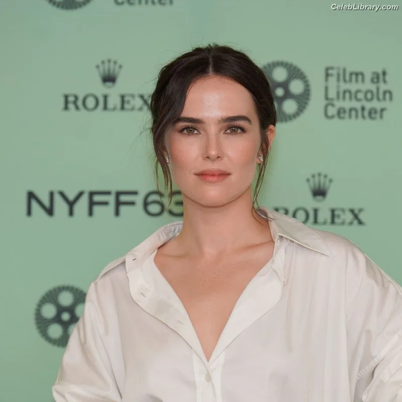 Zoey Deutch photo 18 of 1461