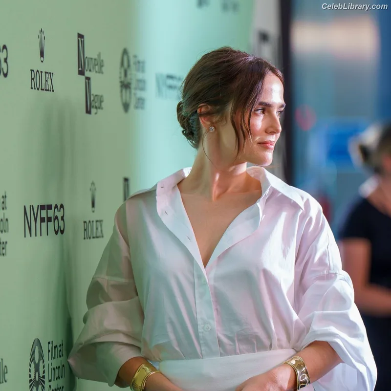 Zoey Deutch photo 19 of 1461