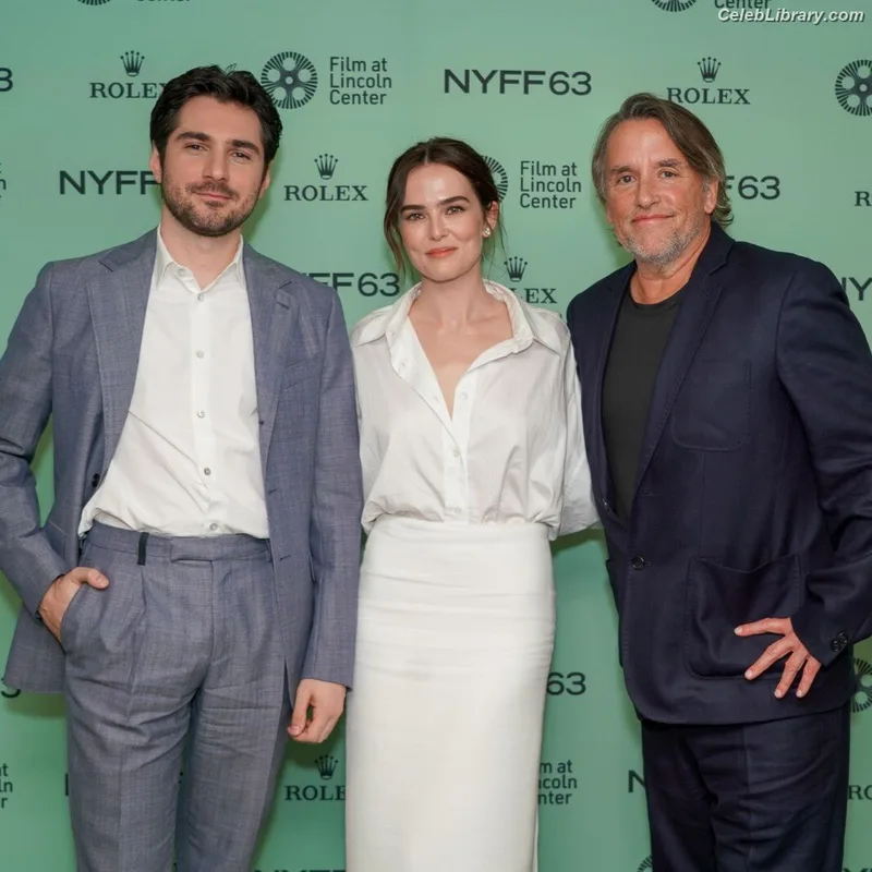 Zoey Deutch photo 1 of 1461