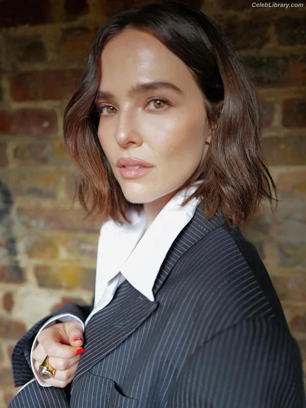 Zoey Deutch photo 12 of 1461