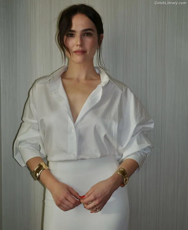 Zoey Deutch photo 16 of 1461