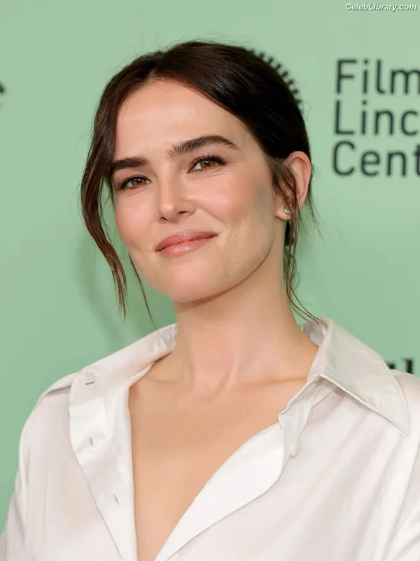 Zoey Deutch photo 18 of 1461