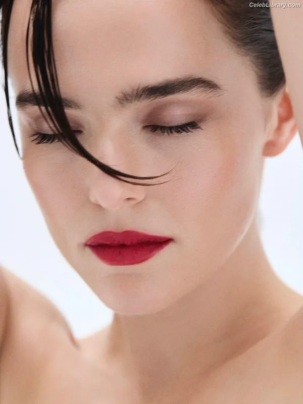 Zoey Deutch photo 24 of 1461
