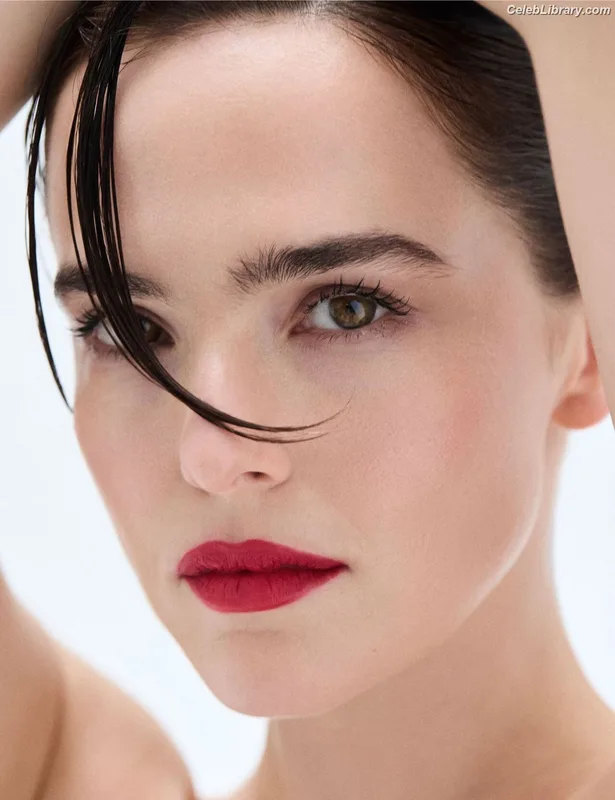 Zoey Deutch photo 4 of 1461
