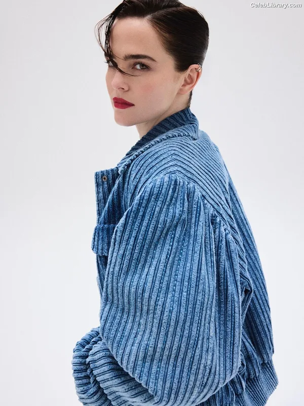Zoey Deutch photo 5 of 1461