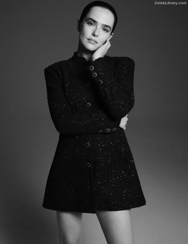 Zoey Deutch photo 7 of 1461