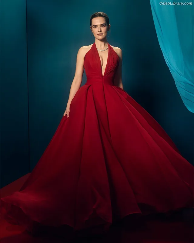 Zoey Deutch photo 9 of 1461