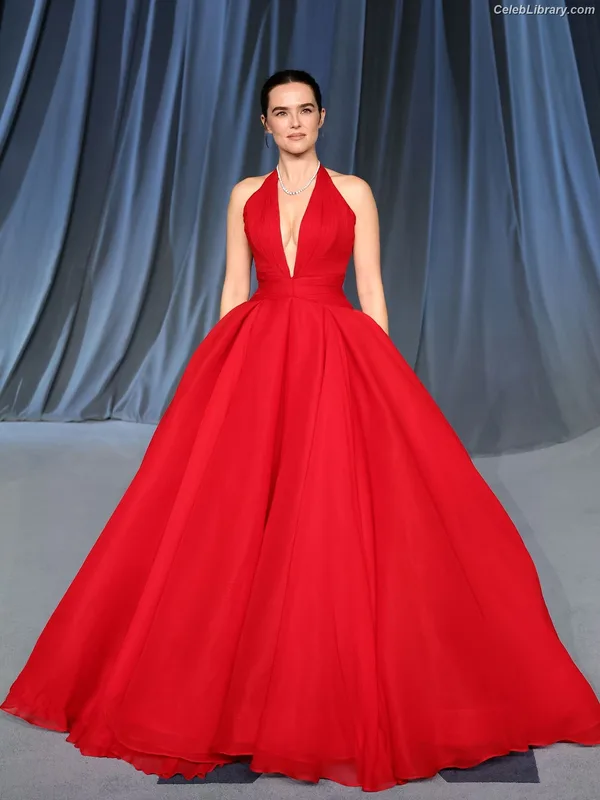 Zoey Deutch photo 13 of 1461