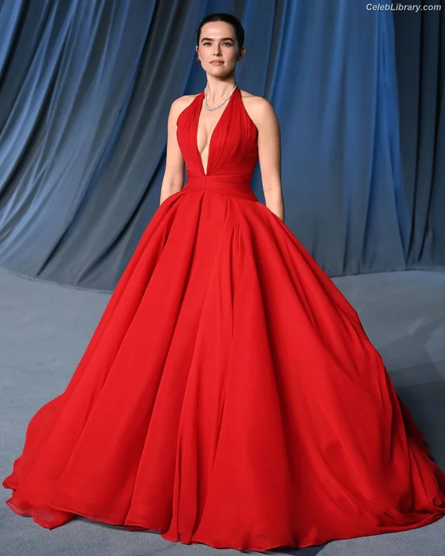 Zoey Deutch photo 15 of 1461