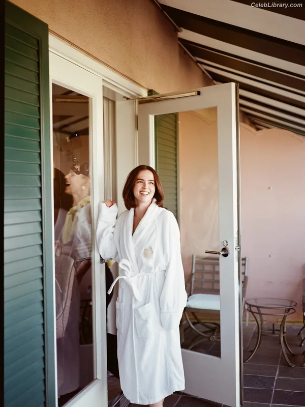 Zoey Deutch photo 19 of 1461