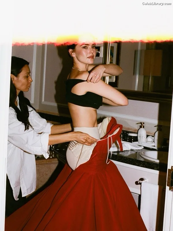 Zoey Deutch photo 21 of 1461