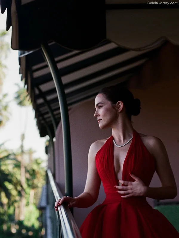 Zoey Deutch photo 2 of 1461
