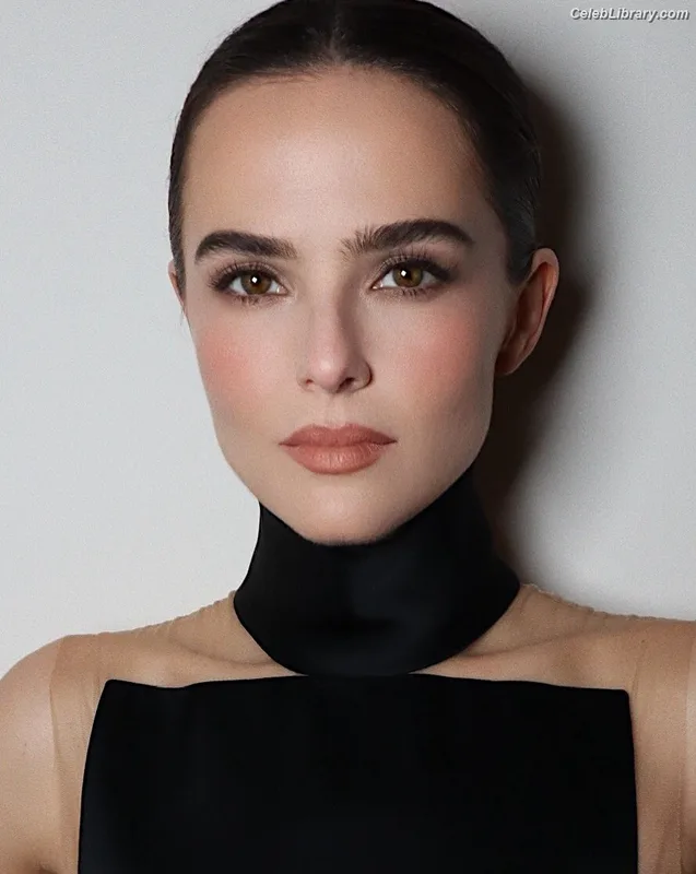 Zoey Deutch photo 3 of 1461