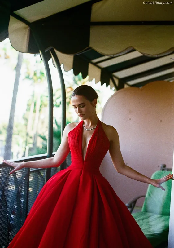 Zoey Deutch photo 4 of 1461