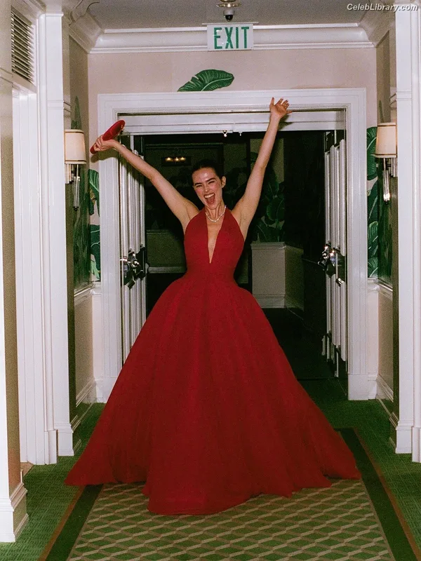 Zoey Deutch photo 11 of 1461